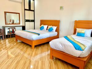 Postel nebo postele na pokoji v ubytování Nakasang Paradise Hotel