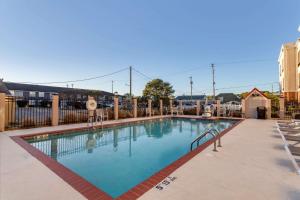 a large swimming pool with blue water at Comfort Suites Natchitoches in Natchitoches