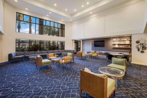 Ruang duduk di Sonesta Select Phoenix Chandler