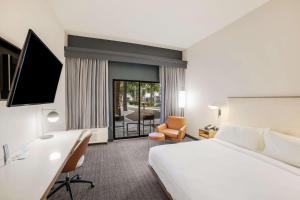 Katil atau katil-katil dalam bilik di Sonesta Select Phoenix Chandler
