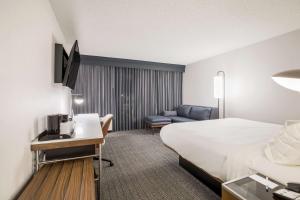 Katil atau katil-katil dalam bilik di Sonesta Select Phoenix Chandler