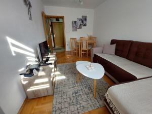 a living room with a couch and a table at Apartman Lena in Vrnjačka Banja
