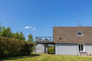 a house with a deck on top of it at Appartement des Grands Champs avec terrasse in Saint-Aignan
