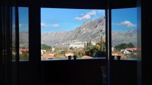 A general mountain view or a mountain view taken from Az apartmant