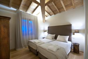 a bedroom with two beds and a large window at Poste del Chiugi in Petrignano sul Lago