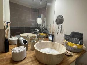 a bathroom with two large tubs on a wooden counter at Appartement sur le parvis de la cathédrale in Senlis +7 photos