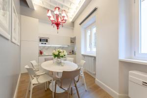 a dining room with a white table and chairs at Diva Lodging Luxury - Signoria in Florence +20 photos
