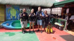 Επισκέπτες που μένουν στο Mope Beach Resort