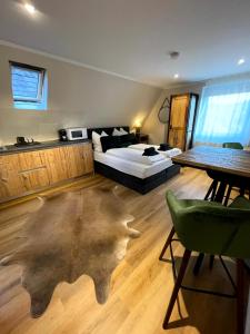 a bedroom with a bed and a table and a couch at Stadtvilla Apartments Ferienwohnungen Weinsberg in Weinsberg