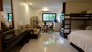 Postel nebo postele na pokoji v ubytování Nara Residence Trang + 37 fotografií