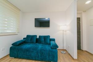 Televízia a/alebo spoločenská miestnosť v ubytovaní Apartments Villa Nadalina Deluxe