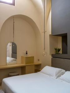 Кровать или кровати в номере La Sommità Relais & Chateaux