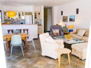 Χώρος καθιστικού στο Live Poris Begonia 89