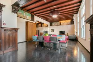 TV a/nebo společenská místnost v ubytování Edam Suites