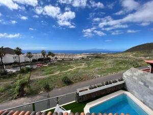 Вид на басейн у Villa privada con piscina Tenerife Sur Aljaba 5 або поблизу