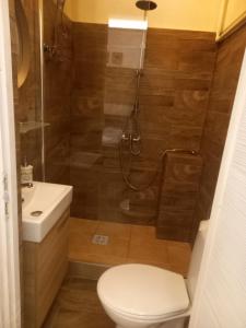 Kúpeľňa v ubytovaní Liszt Ferenc square Studio apartment
