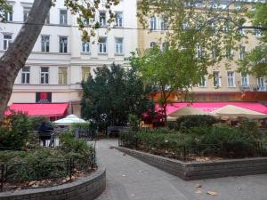 Vonkajšia záhrada v ubytovaní Liszt Ferenc square Studio apartment