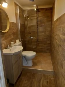 Kúpeľňa v ubytovaní Liszt Ferenc square Studio apartment
