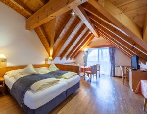 Postel nebo postele na pokoji v ubytování Frühstücks-Hotel Olympia + 37 fotografií