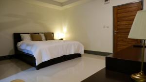 Postel nebo postele na pokoji v ubytování Nara Residence Trang