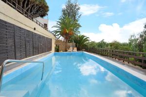 The swimming pool at or close to Casa El Drago