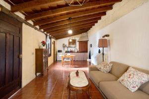 A kitchen or kitchenette at Casa El Drago