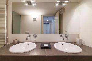 Ένα μπάνιο στο NPA20 Luxury Large Apartment in Navigli District +30 φωτογραφίες