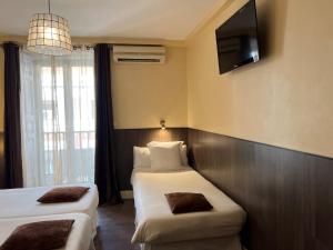 Łóżko lub łóżka w pokoju w obiekcie THC Bergantin Hostel