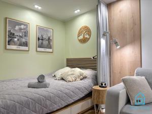 Posteľ alebo postele v izbe v ubytovaní Boho Apartment - 10 Min to Old Town Gdańsk,PKP & Shopping Mall