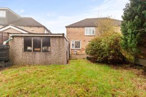 a backyard of a house with a yard at Spacious 3 bed house in North Leeds perfect for families & longer stays in Alwoodley, Leeds