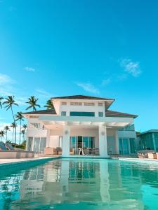 Bazén v ubytování Peninsula Esmeralda Luxury Villas nebo v jeho okolí