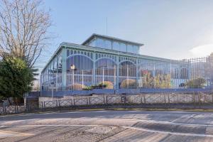 Budynek, w którym mieści się apartament