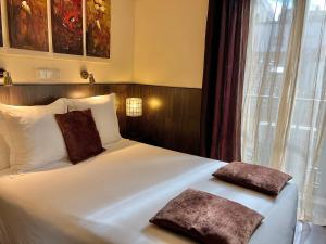 Łóżko lub łóżka w pokoju w obiekcie THC Bergantin Hostel