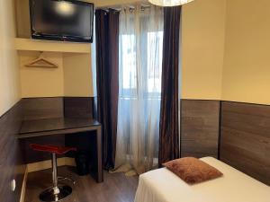 Łóżko lub łóżka w pokoju w obiekcie THC Bergantin Hostel