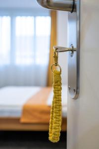 Postel nebo postele na pokoji v ubytování Hotel Ochsen Rapperswil/BE