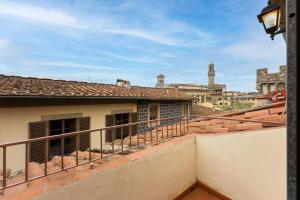 una vista dal balcone di un edificio di Vigna Vecchia G a Firenze