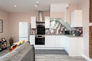 Η κουζίνα ή μικρή κουζίνα στο Your Work Home - Consistently Sparkling & Comfortable - Apartment D +23 φωτογραφίες