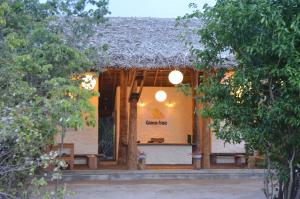Aed väljaspool majutusasutust Giman Free Beach Resort