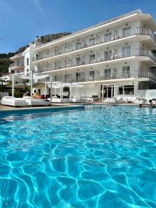 Bazén v ubytování Hotel Nereida nebo v jeho okolí