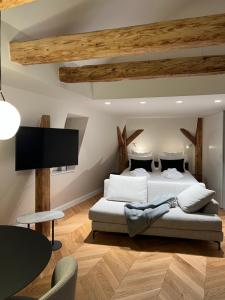 Łóżko lub łóżka w pokoju w obiekcie O verso du Château - STUDIO 22