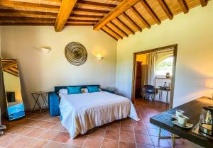 a bedroom with a large bed in a room at Countryhouse Villa Rey in Panicale