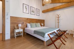 a bedroom with a bed and a wooden wall at Agriturismo Fondo Gioconda in Marcon
