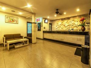 Lobbyn eller receptionsområdet på Yulia Beach Inn Kuta