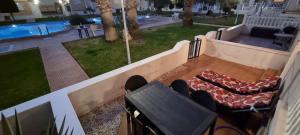 Zdjęcie z galerii obiektu Poolside 2 Bedroom 2 Bathroom Apt, Ultra Fast Wi-Fi & Terrace w mieście Los Alcázares