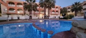 Zdjęcie z galerii obiektu Poolside 2 Bedroom 2 Bathroom Apt, Ultra Fast Wi-Fi & Terrace w mieście Los Alcázares