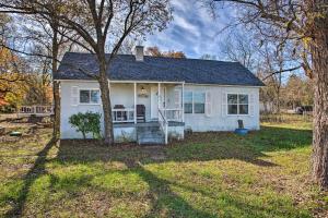 a white house with a tree in the yard at Deck, Grill and Yard Pet-Friendly Van Alstyne Gem! in Van Alstyne