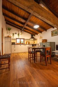 an open kitchen and dining room with a table and chairs at Bidegurutzeta landetxea in Urnieta