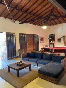 a living room with a blue couch and a table at Casa de Campo sítio NSra Aparecida 