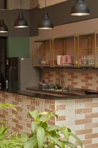 Kuchyň nebo kuchyňský kout v ubytování Epic Boutique Hotel