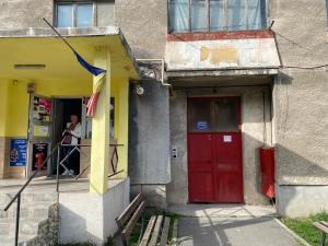 Η πρόσοψη ή η είσοδος του A&C Lupeni